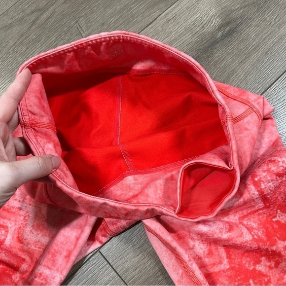 ALO Yoga Airbrush Poppy Gym Workout Capri Casbah Print Legging size Medium - Picture 7 of 11